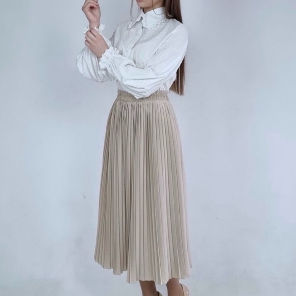 White Ruffled Button-Up Blouse - Picture 8 of 8